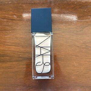 NARS Tinted Glow Booster